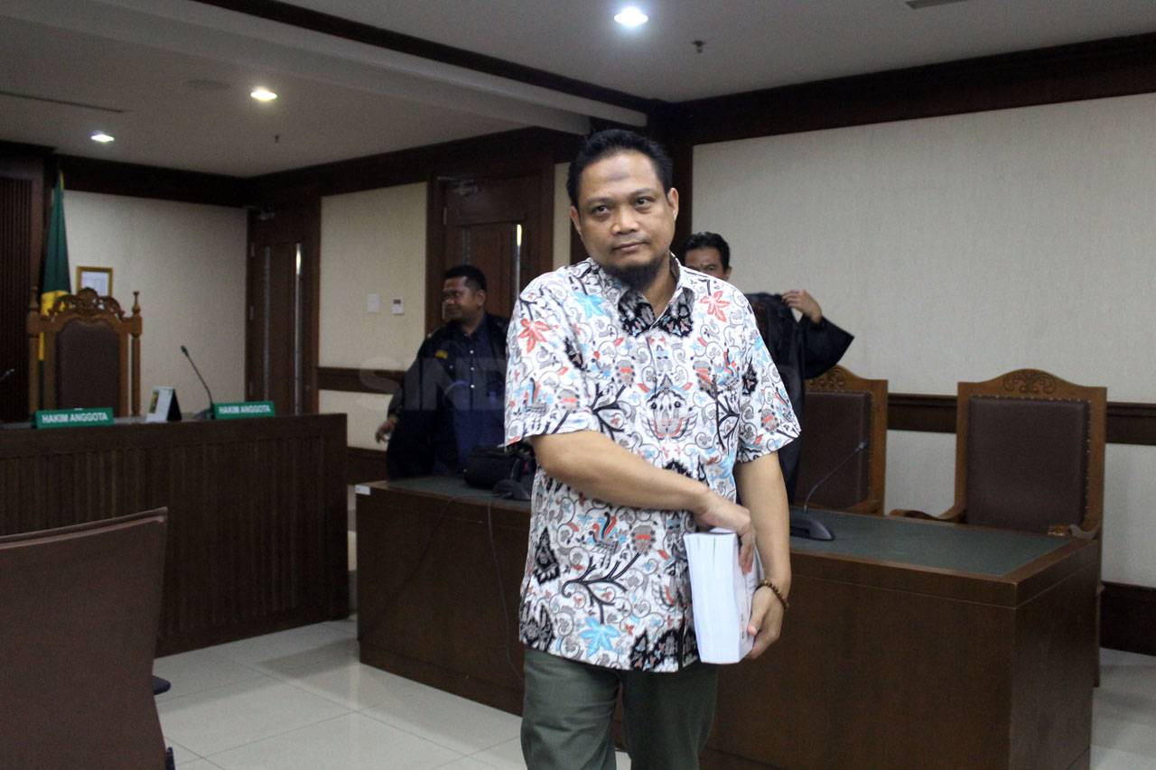 Panitera Pengadilan...