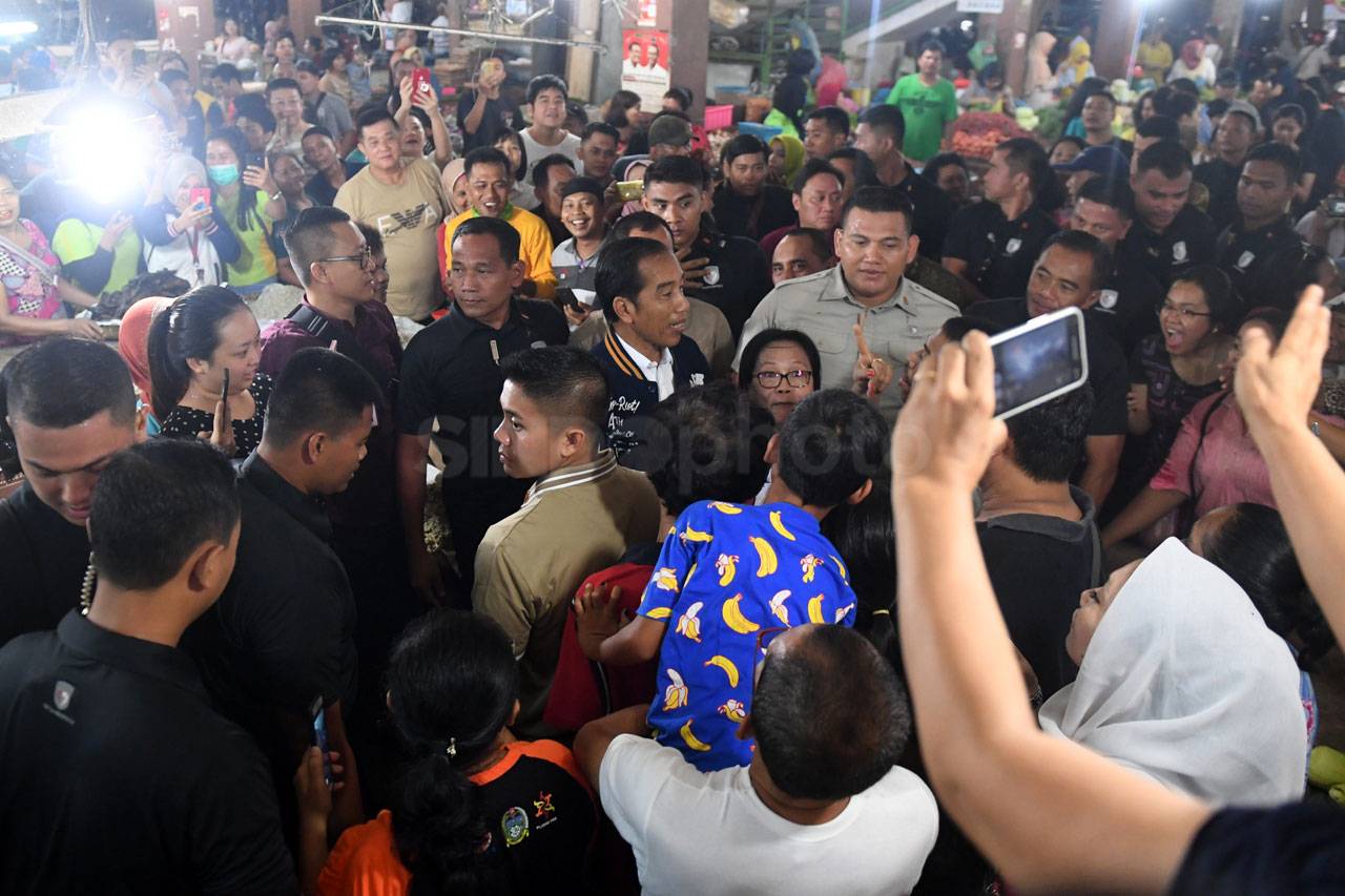 Presiden Jokowi Kunjungi...