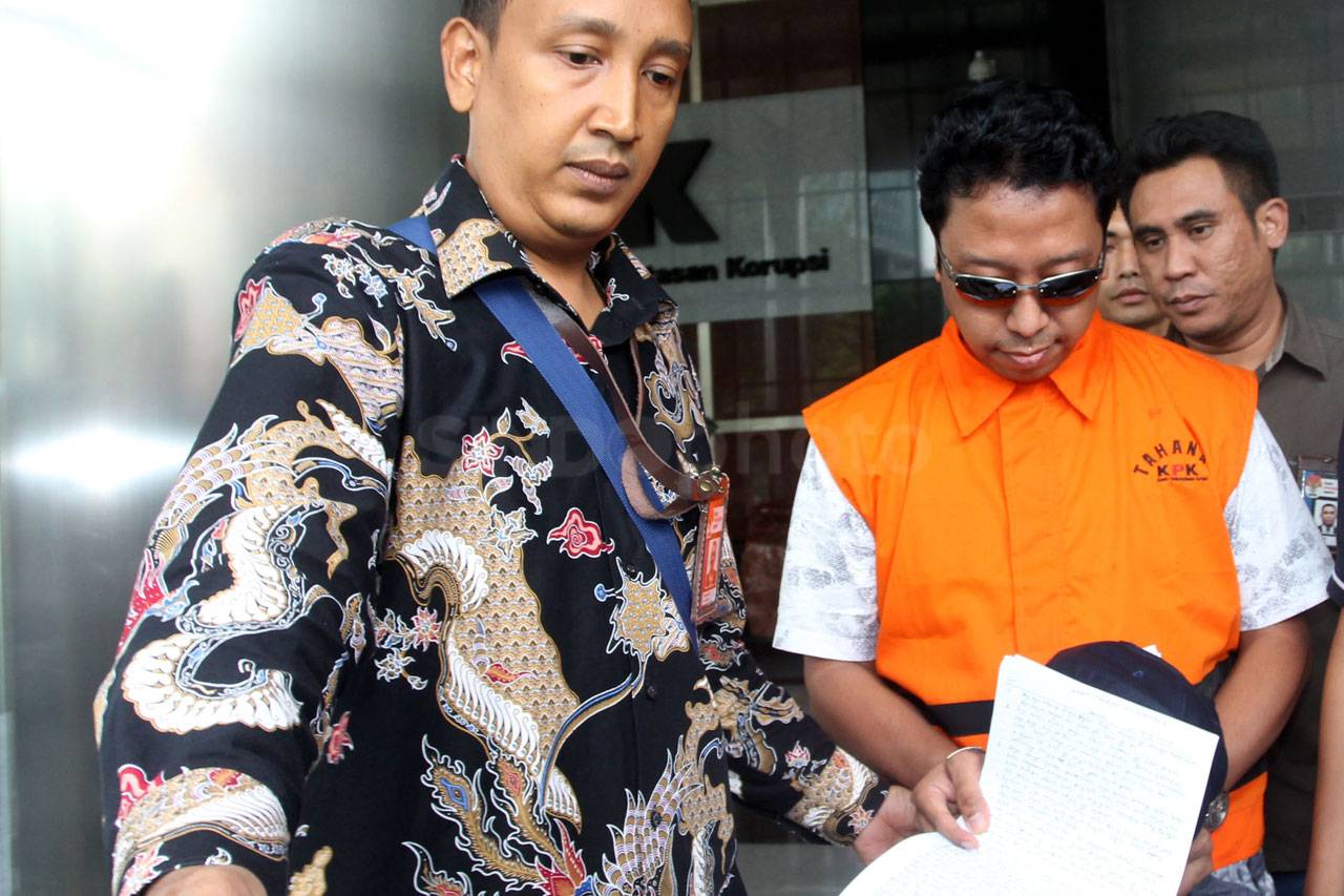Tangan Diborgol, Rommy...