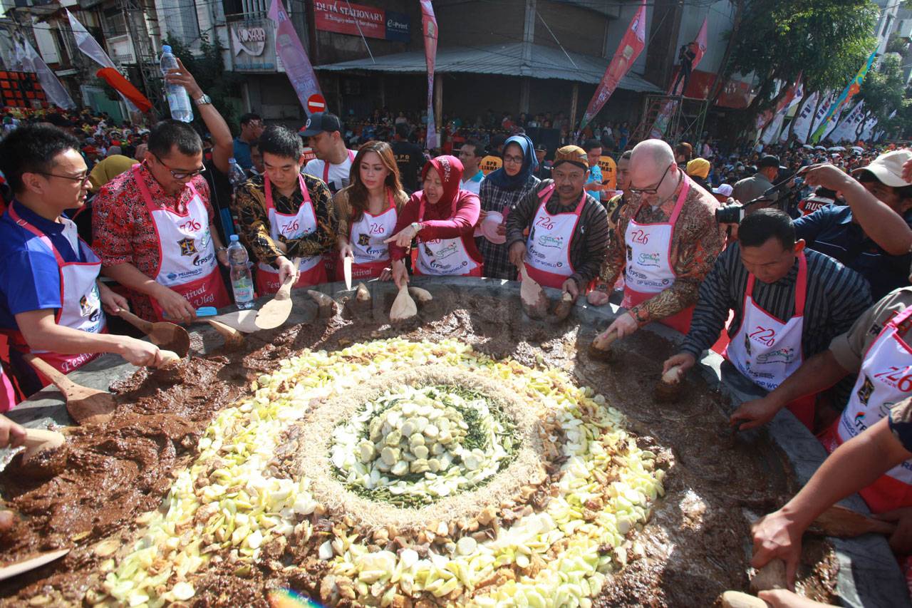 Festival Rujak Uleg...