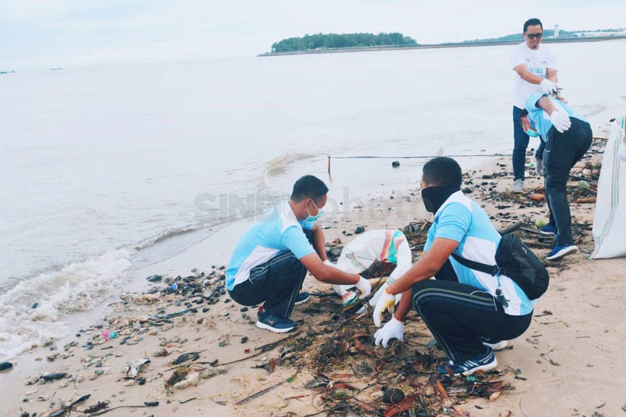 Aksi Beach Clean Up...