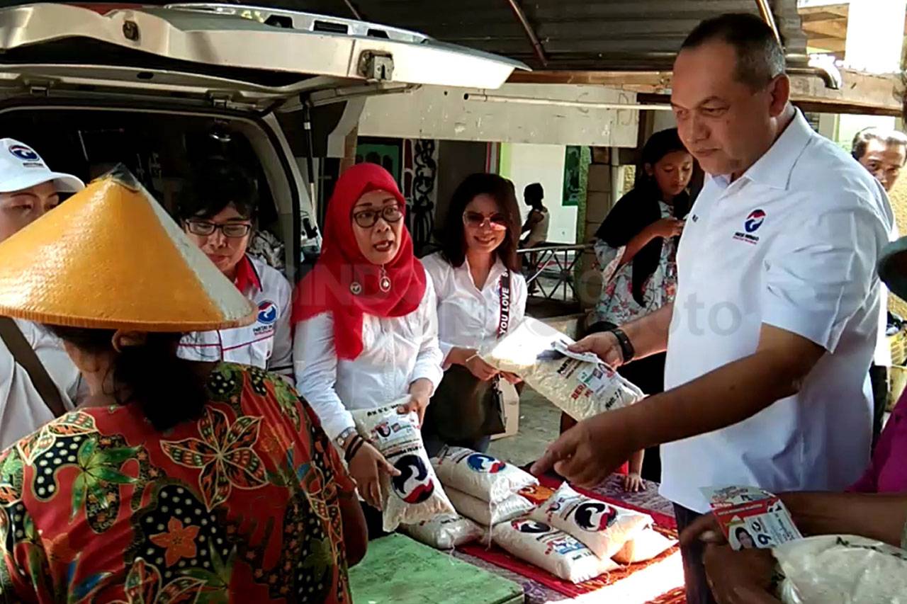 Warga Tambaklorok Semarang...