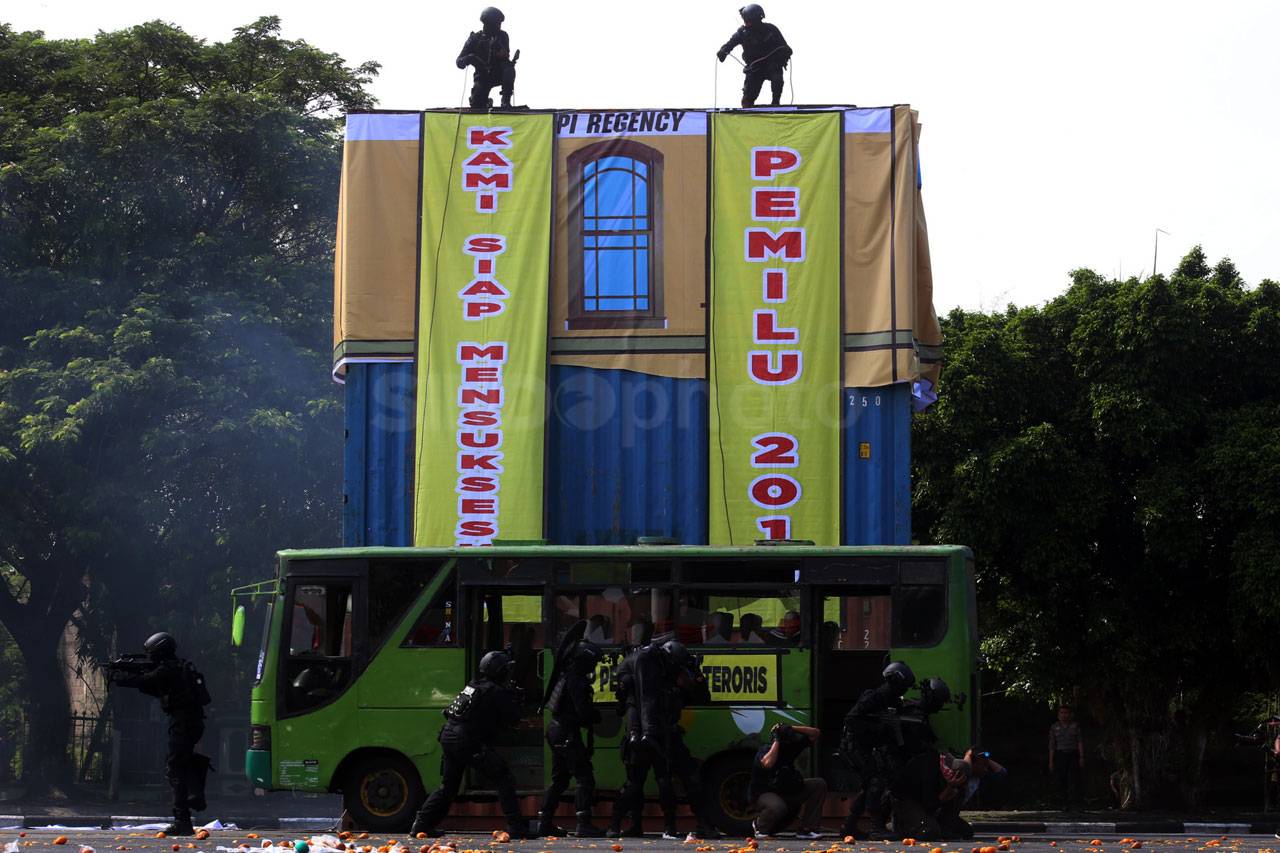 TNI dan Polri Gelar...
