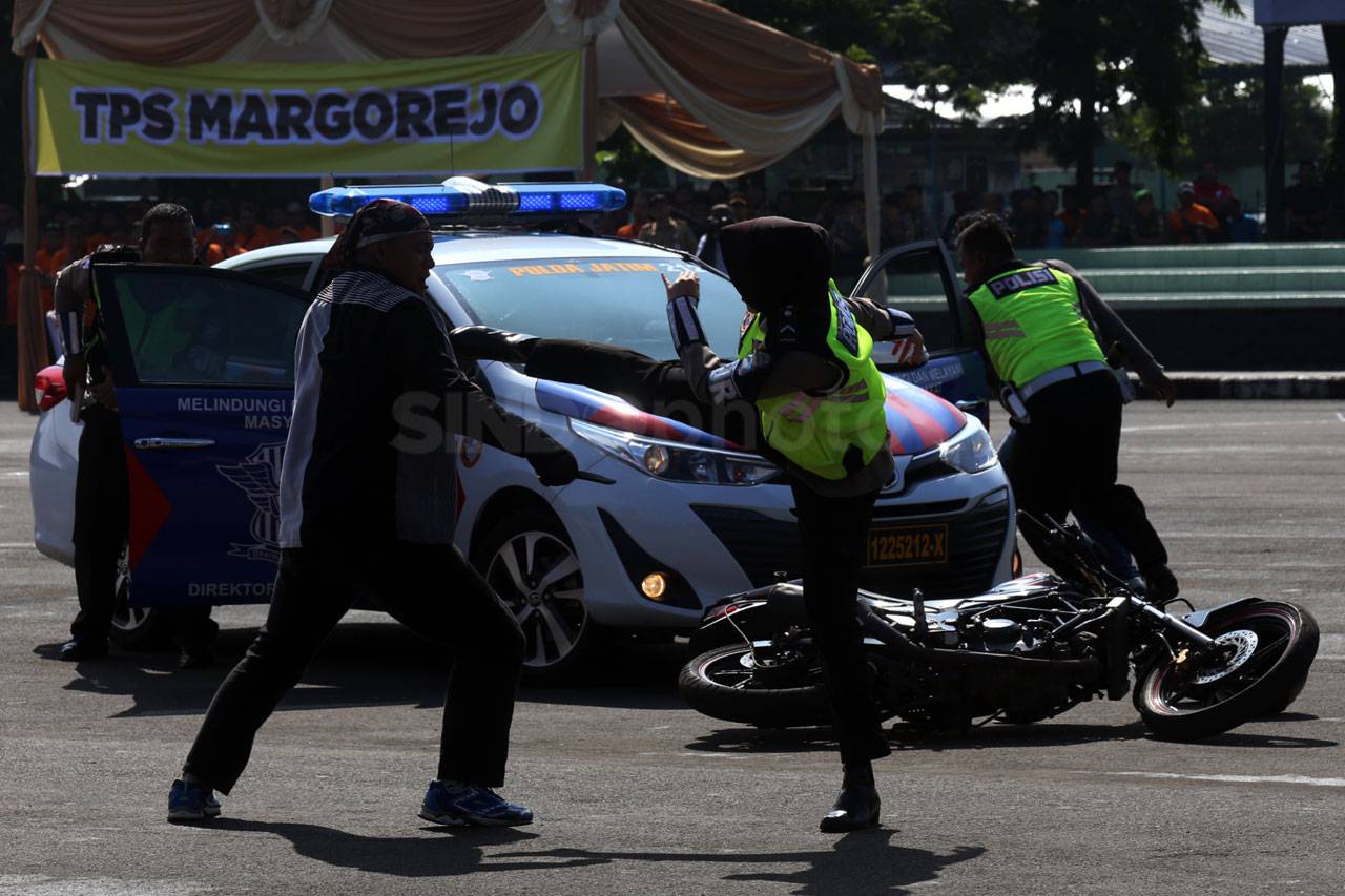 TNI dan Polri Gelar...