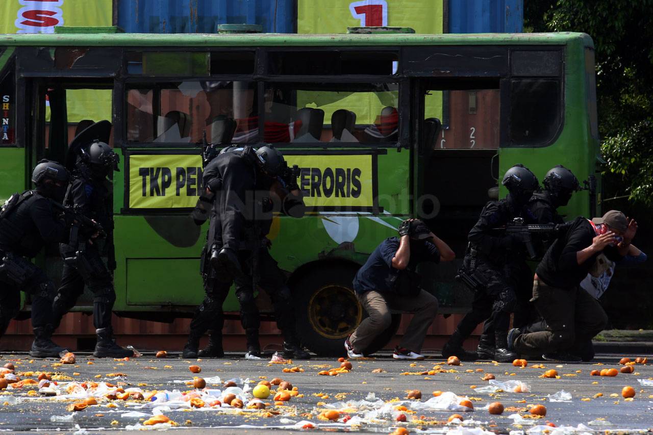 TNI dan Polri Gelar...