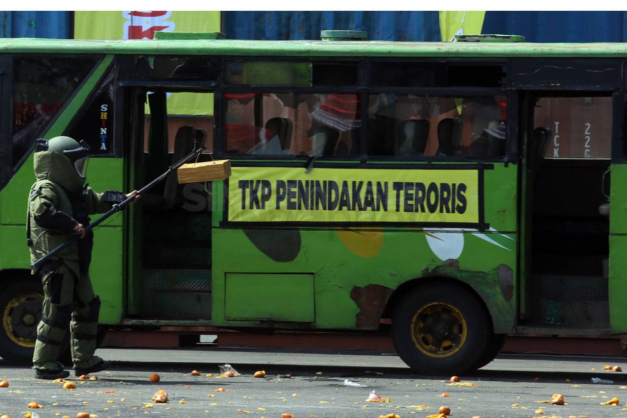 TNI dan Polri Gelar...