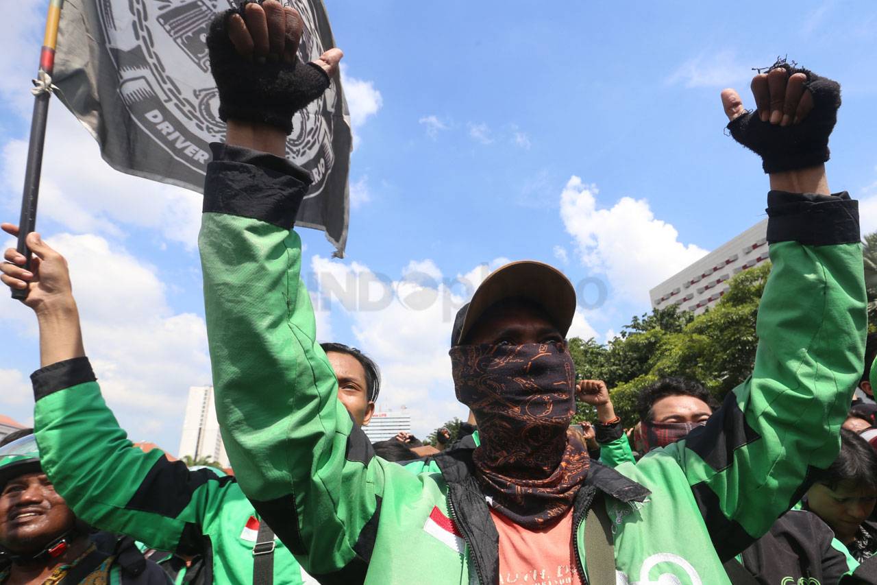 Ribuan Ojek Online Unjuk...