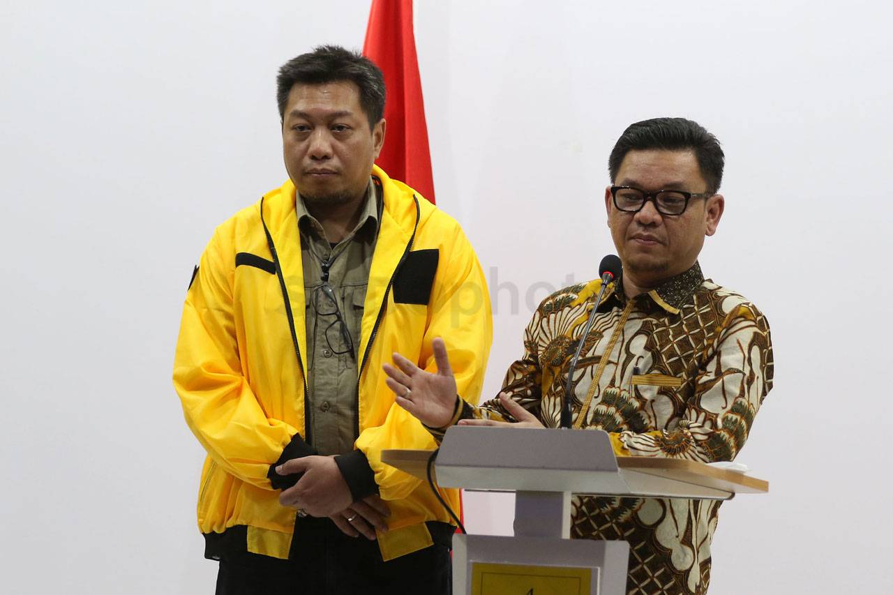 Partai Golkar Berhentikan...