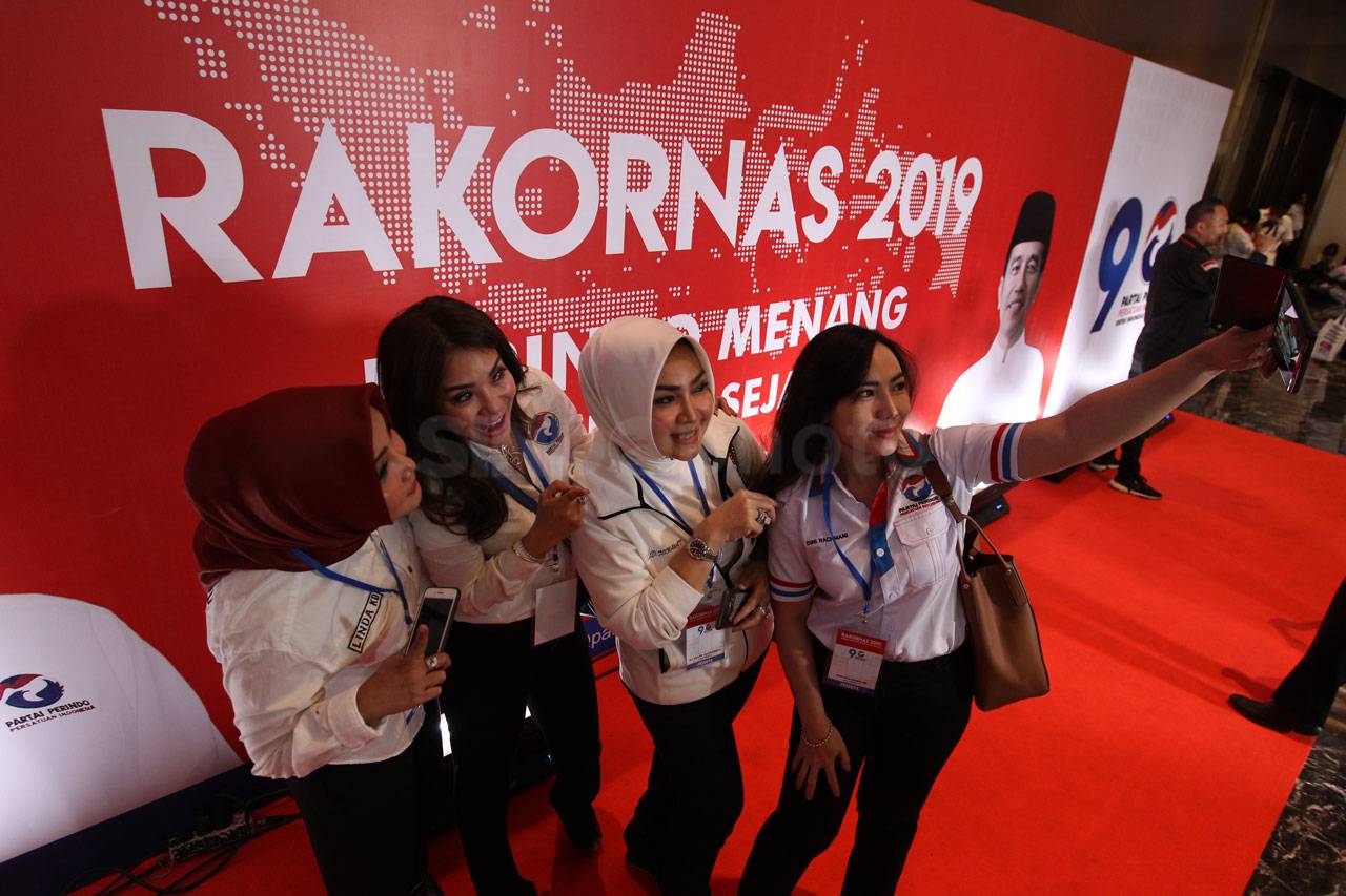 Presiden Jokowi Hadiri...