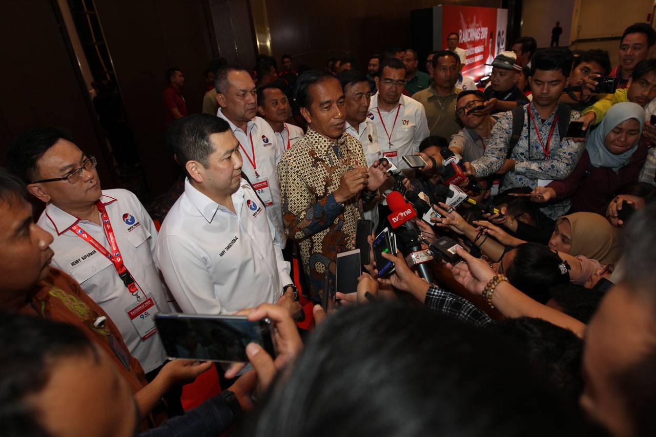 Presiden Jokowi Hadiri...