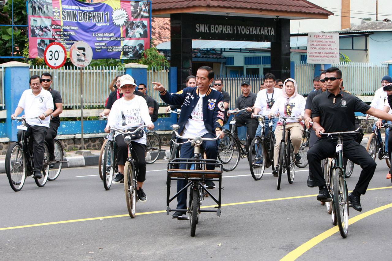 Capres Jokowi Hadiri...