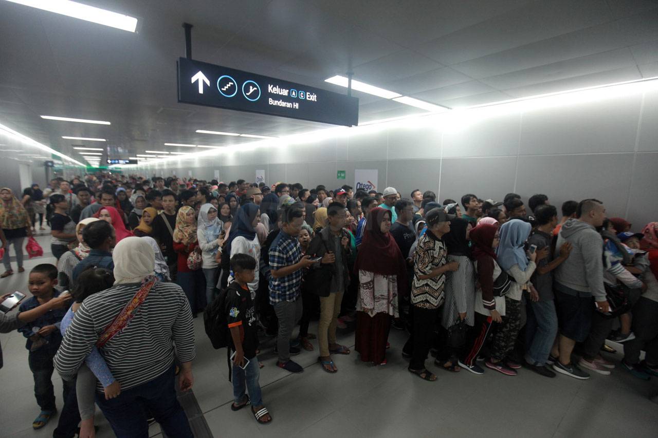 Penumpang Membludak...