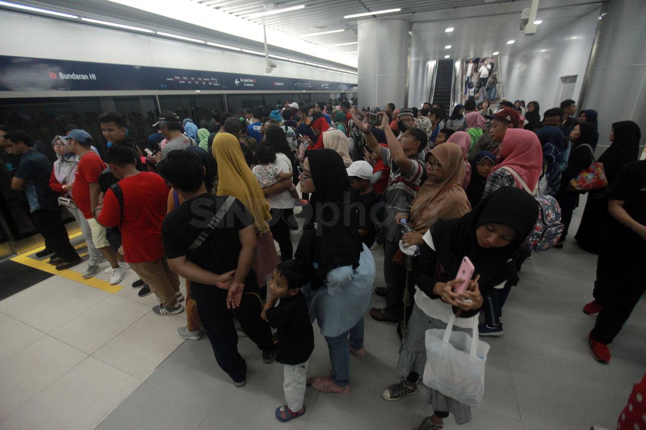 Penumpang Membludak...