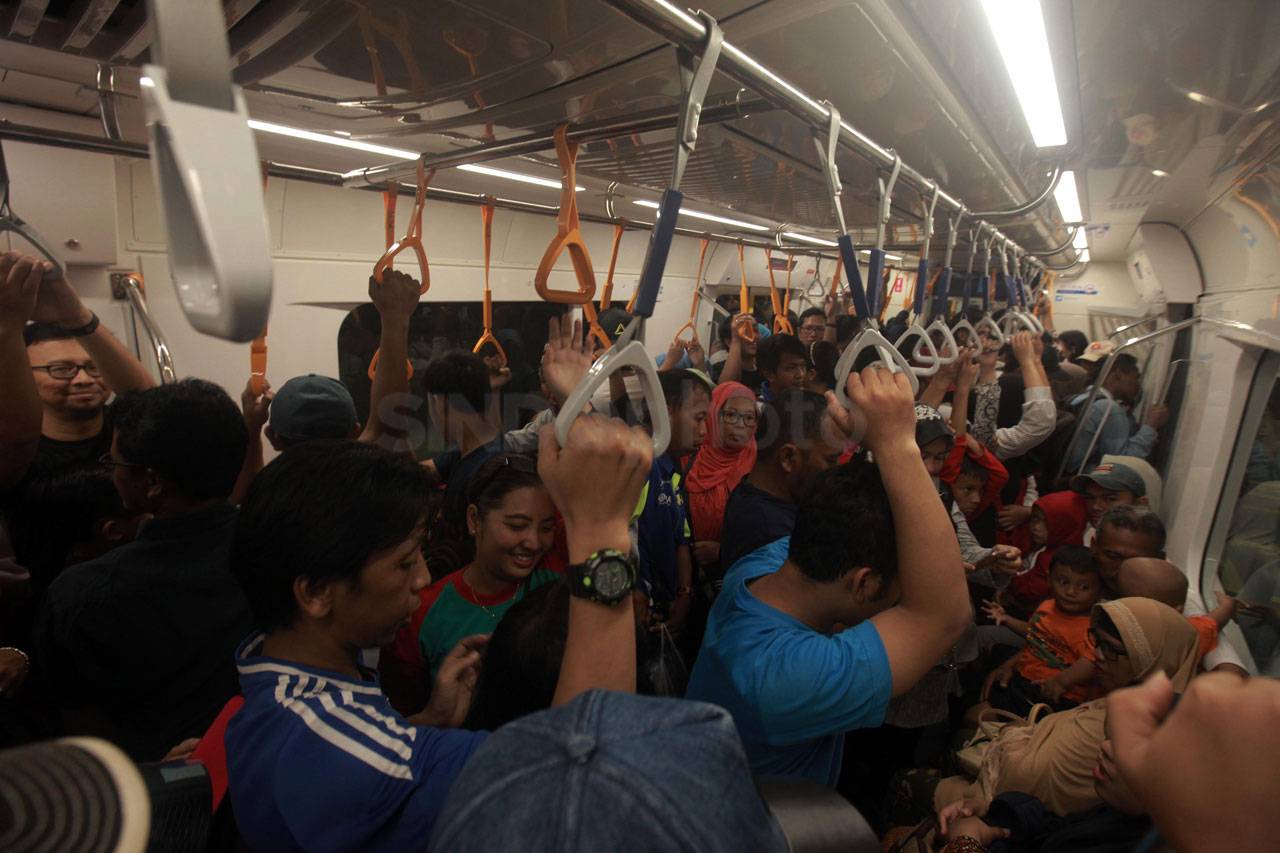 Penumpang Membludak...