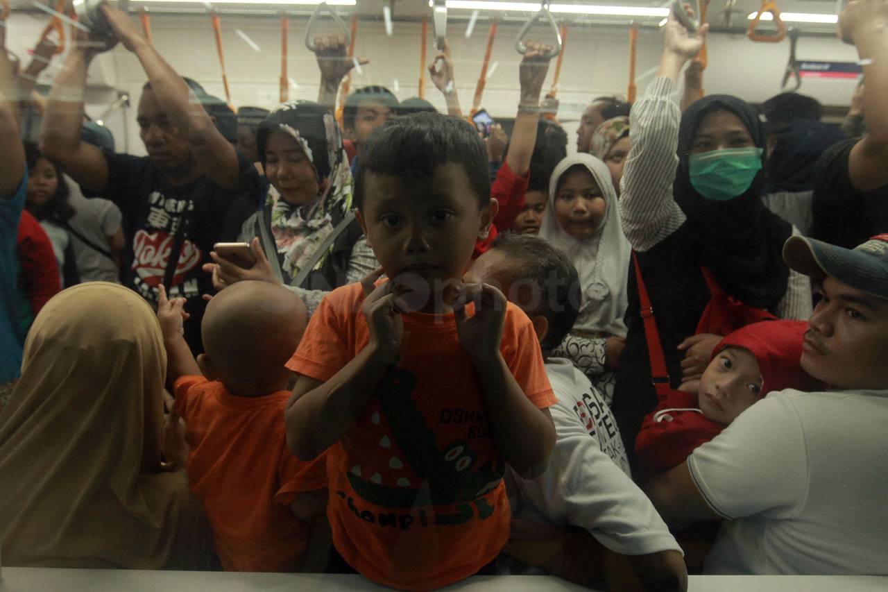 Penumpang Membludak...
