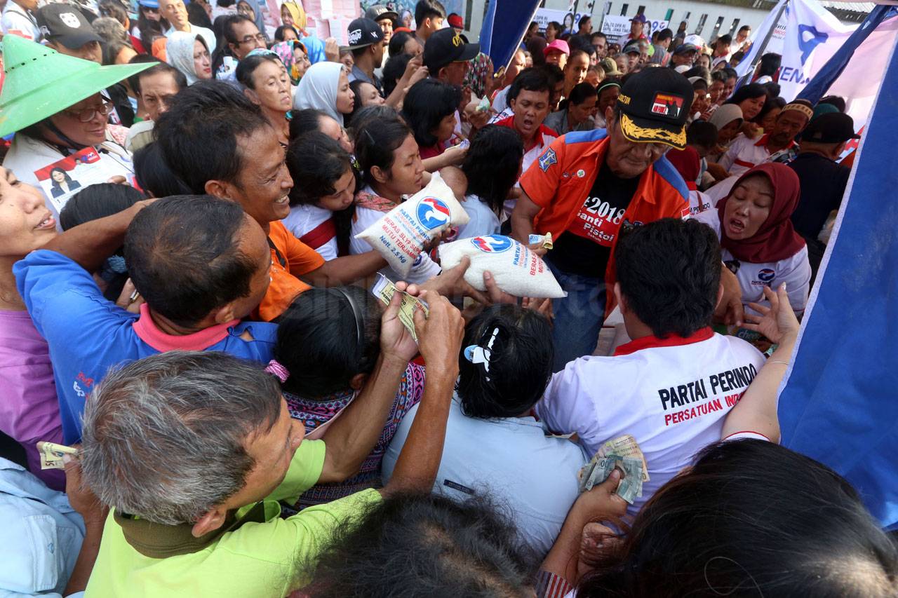 HT Sambangi Bazar Murah...