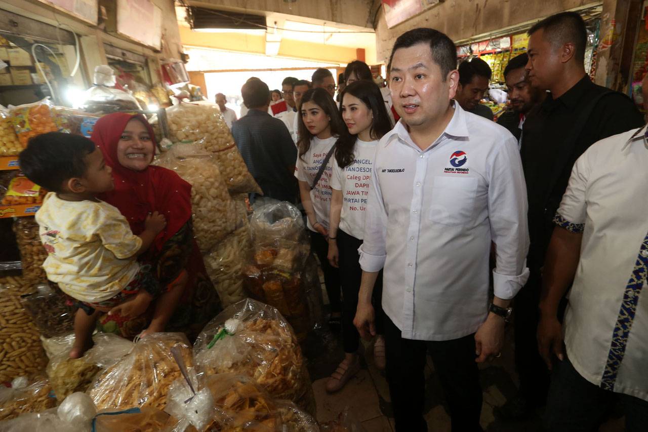 HT Sambangi Bazar Murah...