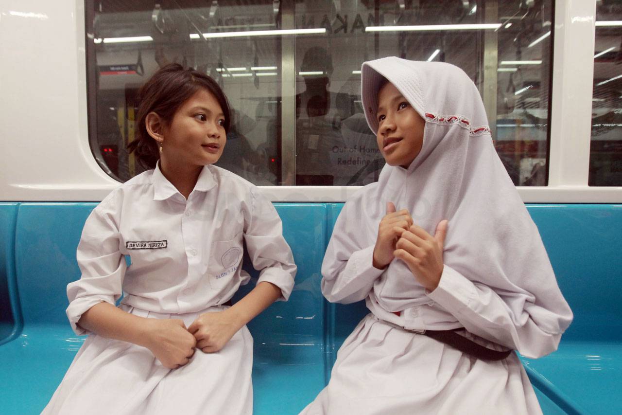 Antusias Pelajar Mencoba...
