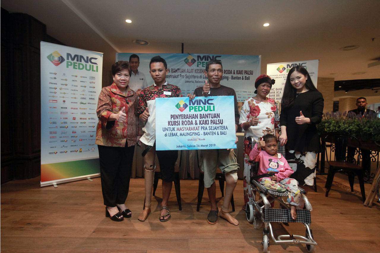 MNC Peduli Serahkan...