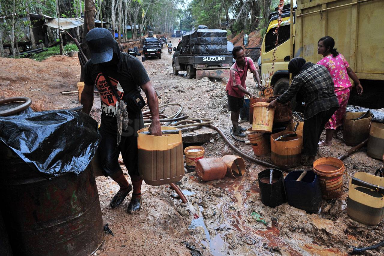Warga Batanghari Manfaatkan...