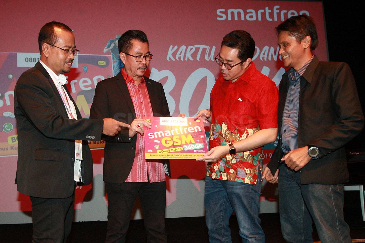 Smartfren Luncurkan...