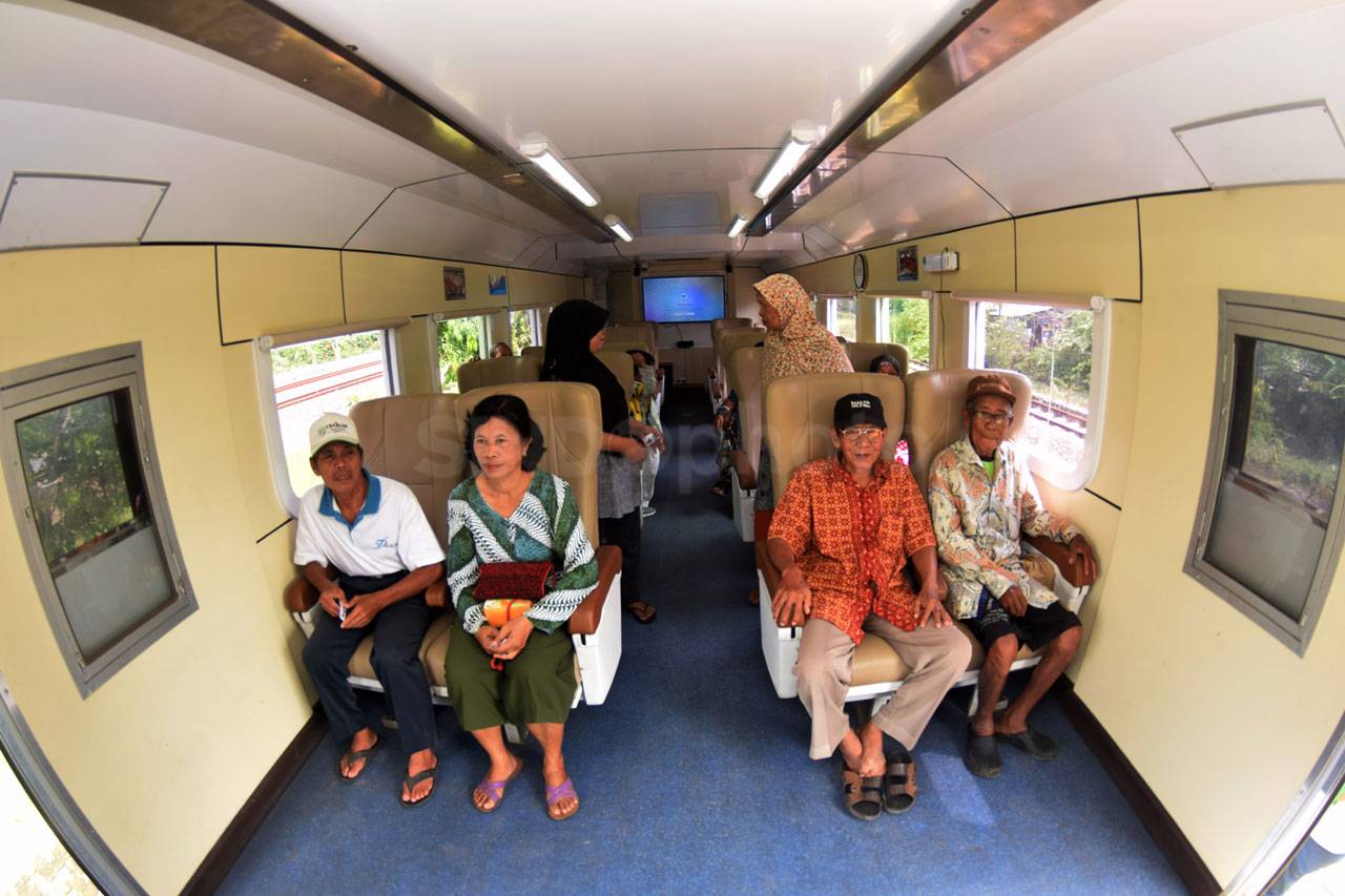 Ratusan Warga Nikmati...