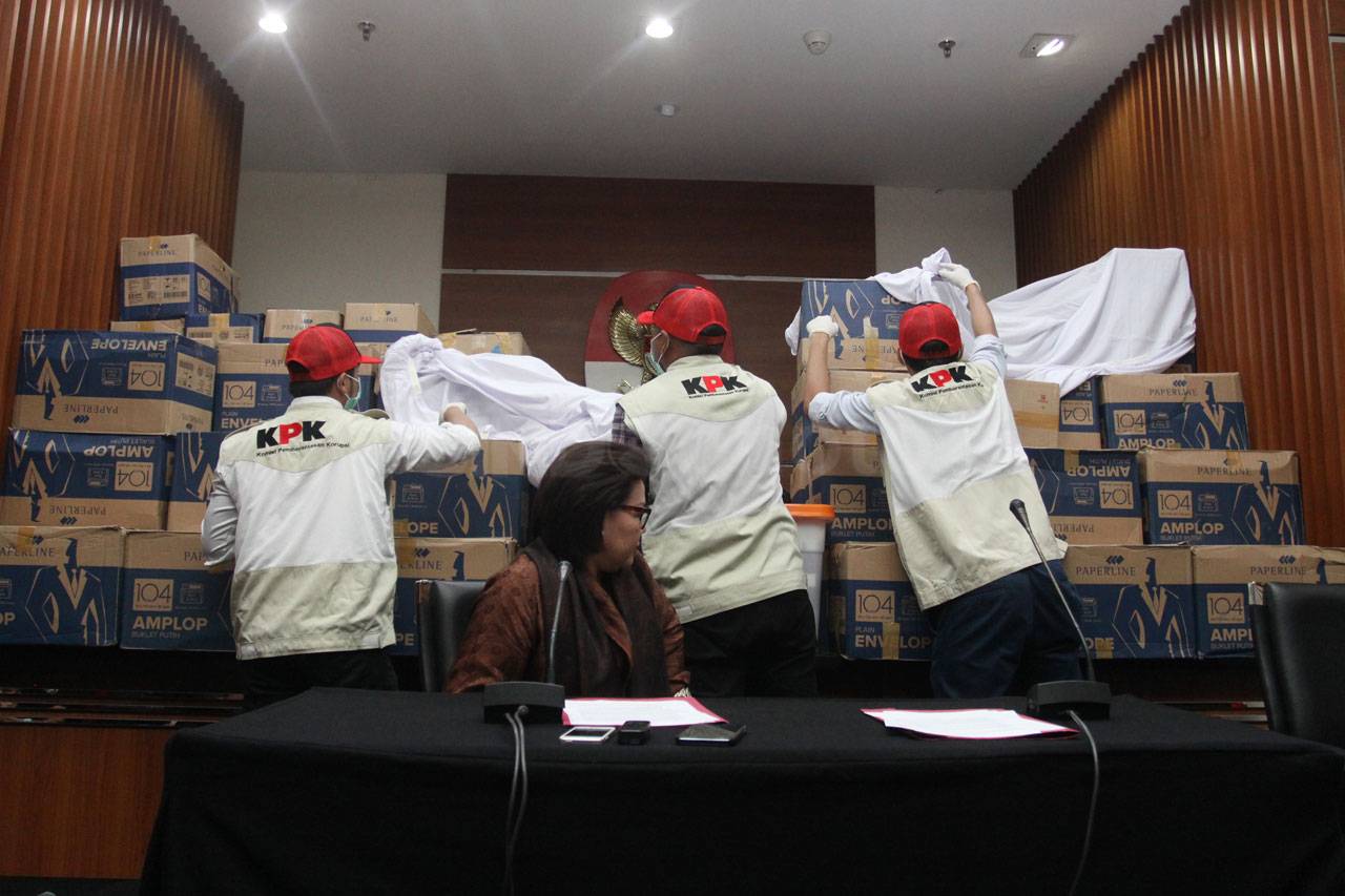 KPK Tunjukkan 84 Kardus...