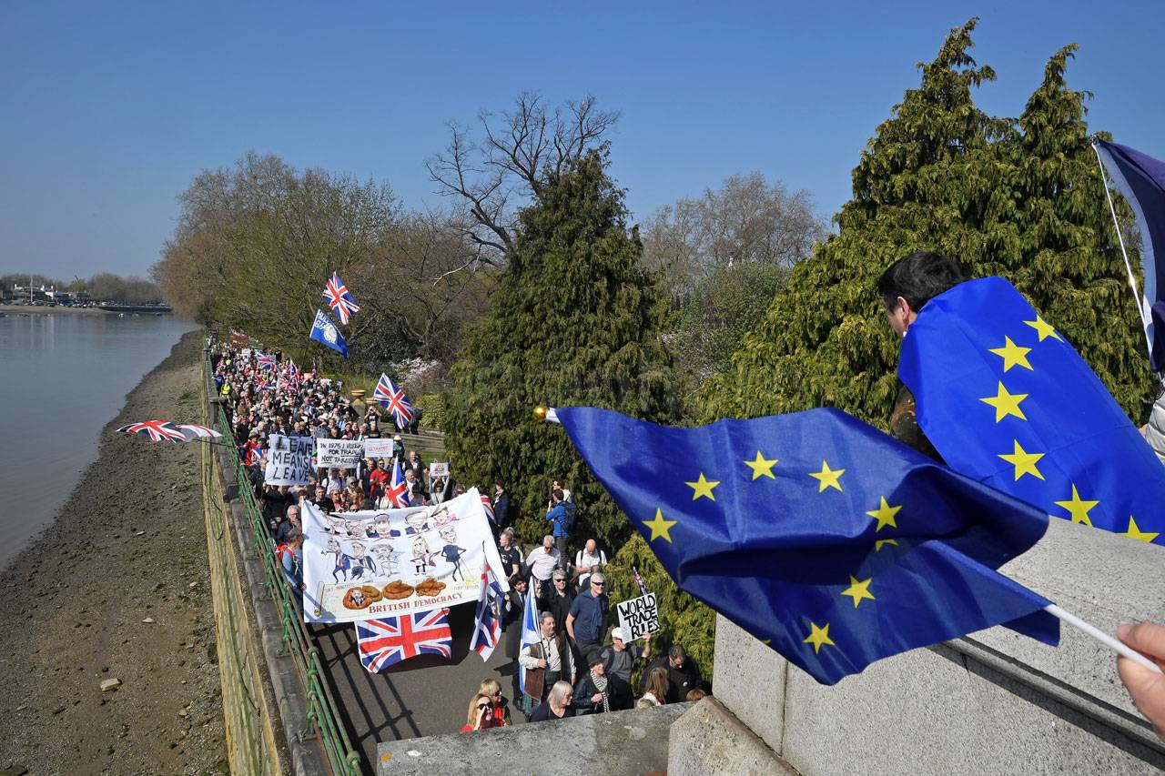 Pengunjuk Rasa Anti-Brexit...