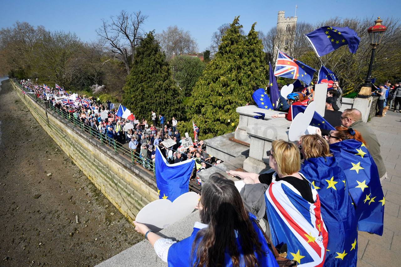 Pengunjuk Rasa Anti-Brexit...
