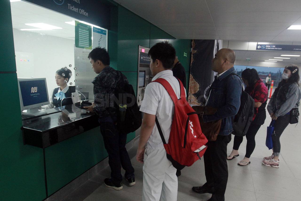 MRT Jakarta Mulai Beroperasi...