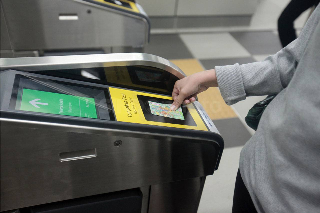 MRT Jakarta Mulai Beroperasi...
