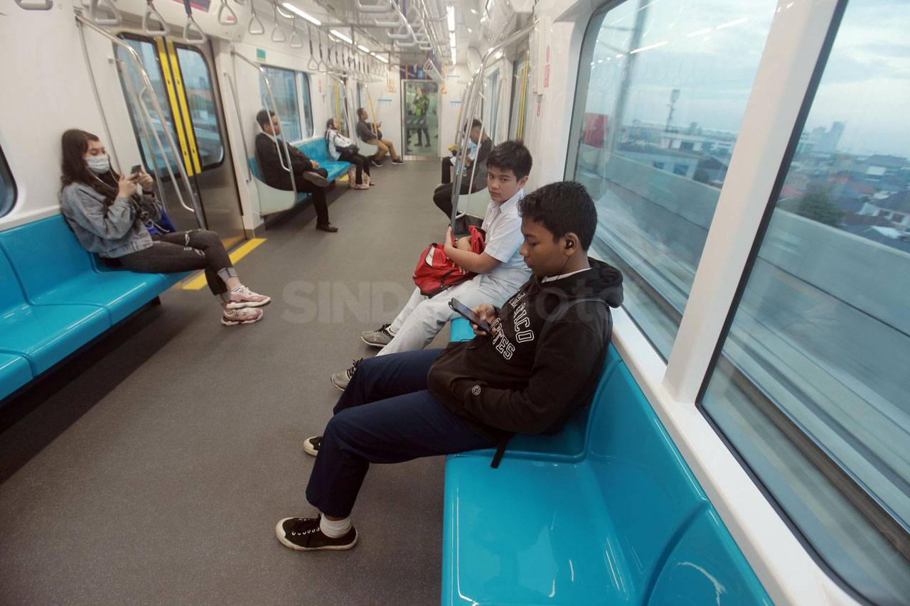 MRT Jakarta Mulai Beroperasi...