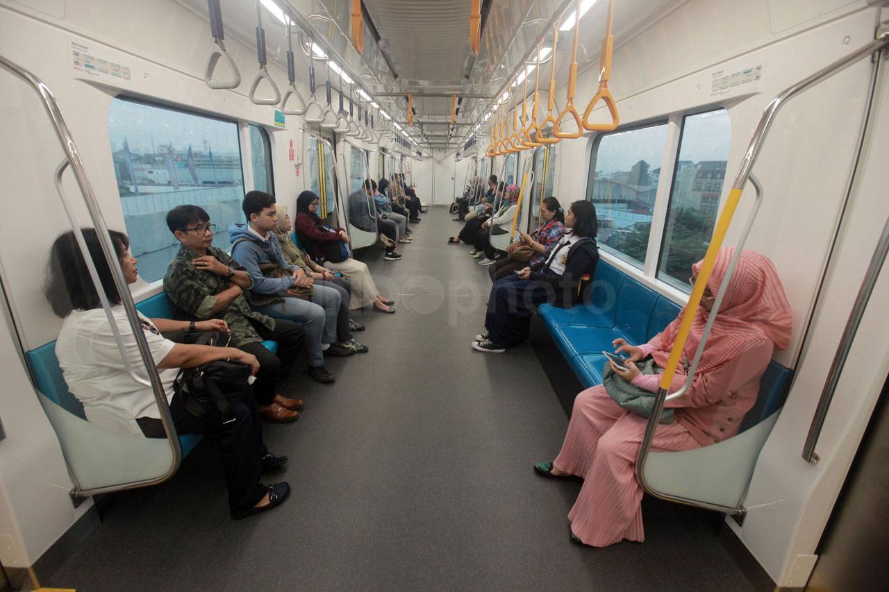 MRT Jakarta Mulai Beroperasi...
