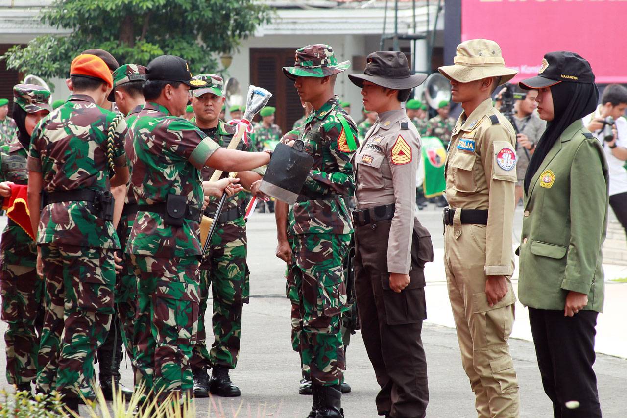 Ratusan Taruna-Taruni...