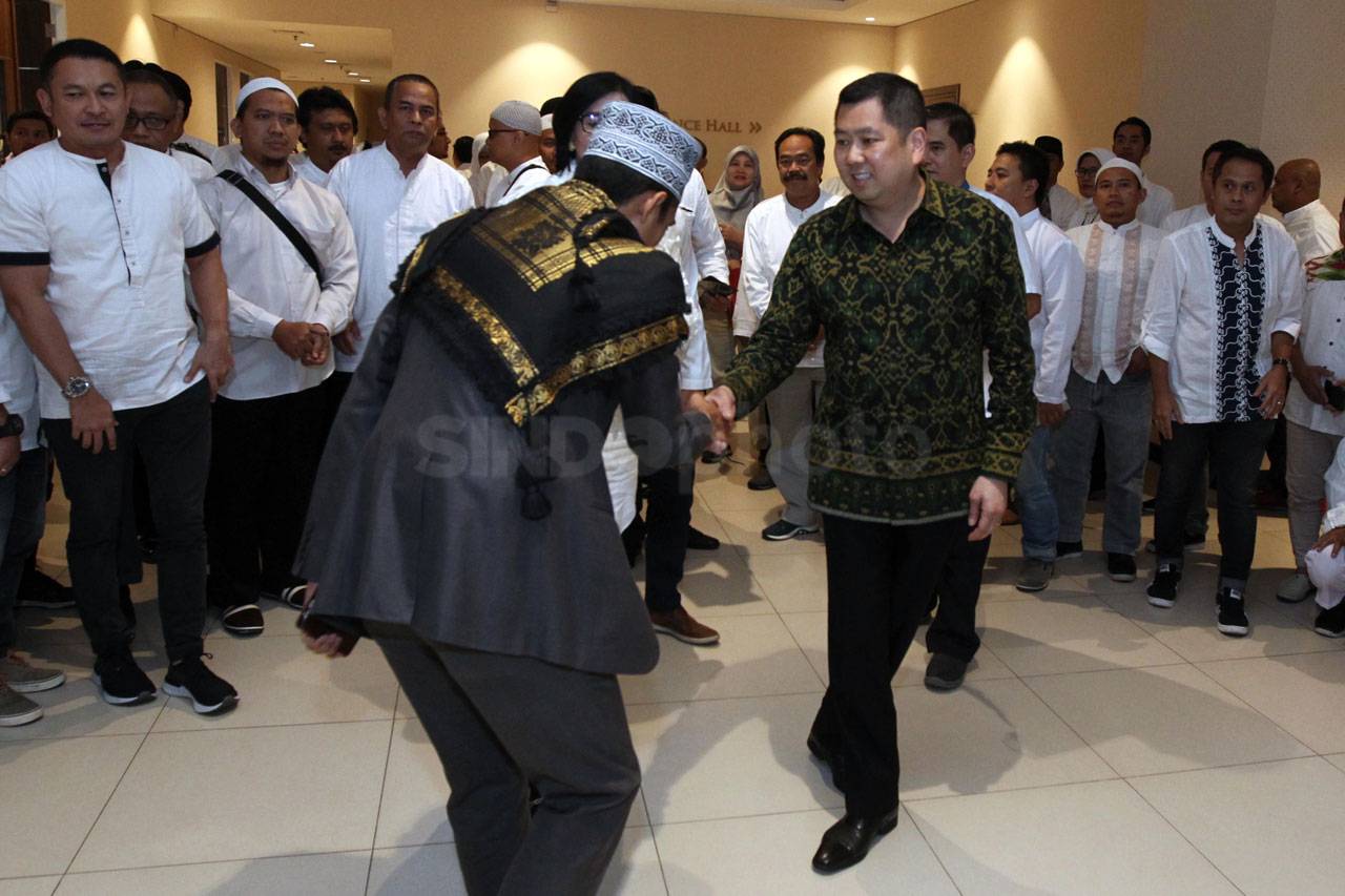MNC Group Umrahkan 64...