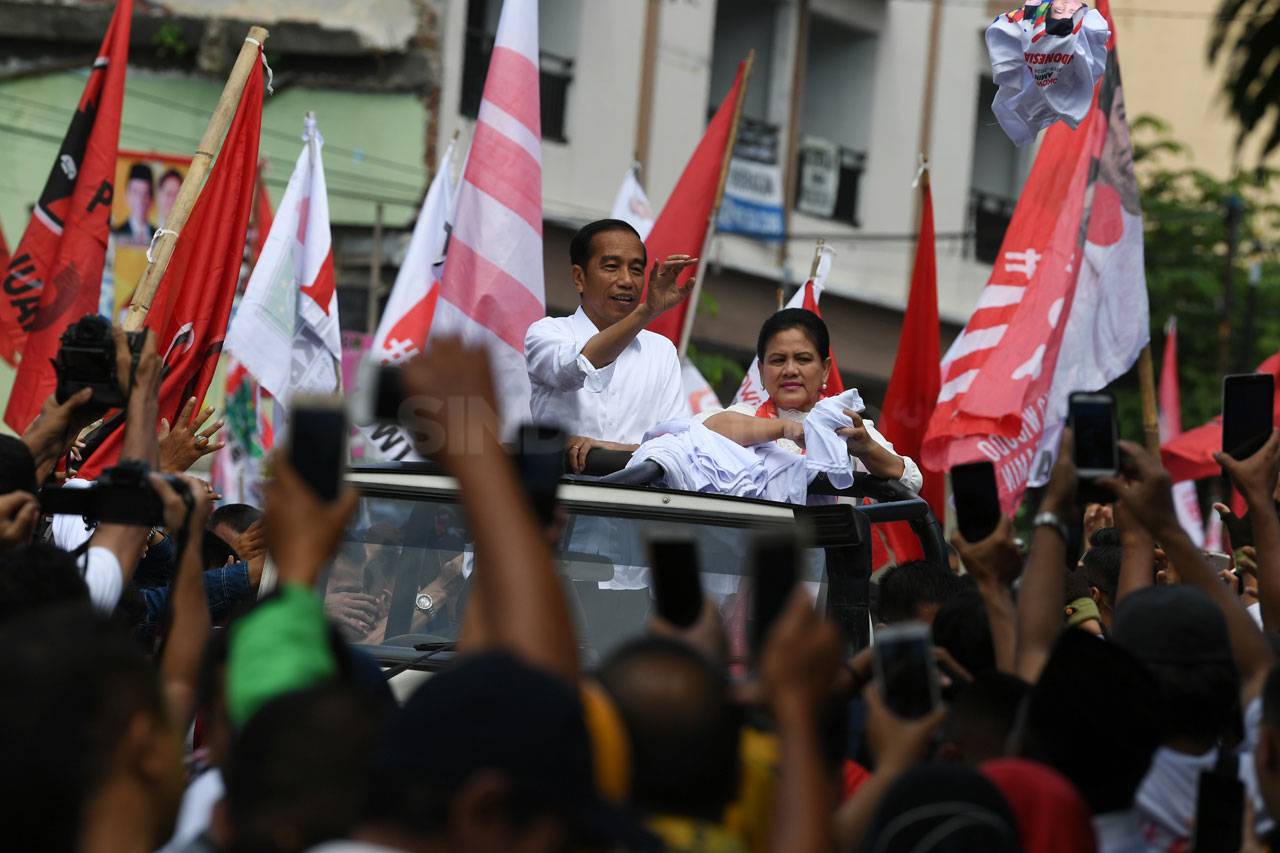 Didampingi Istri, Jokowi...