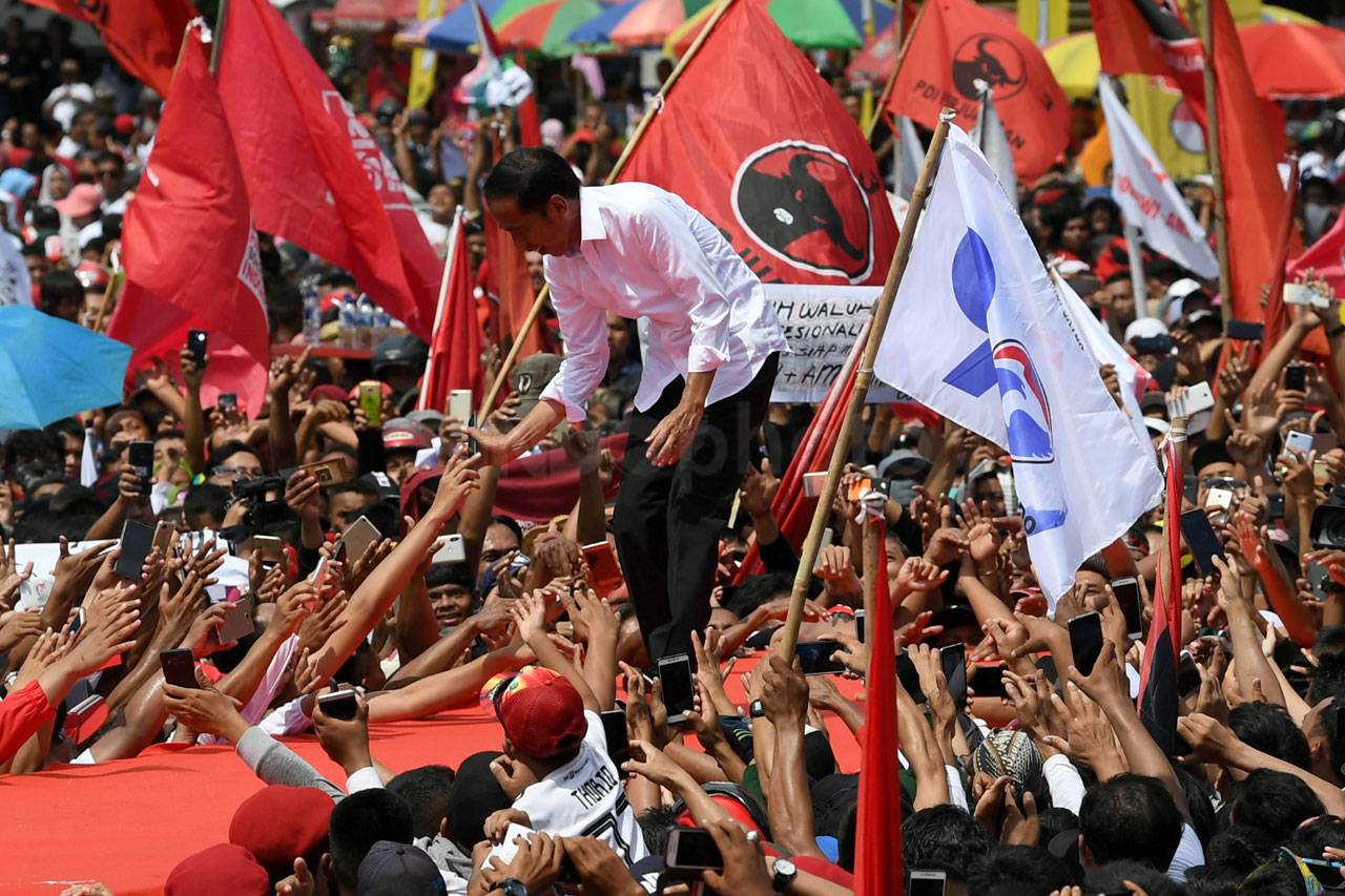 Didampingi Istri, Jokowi...