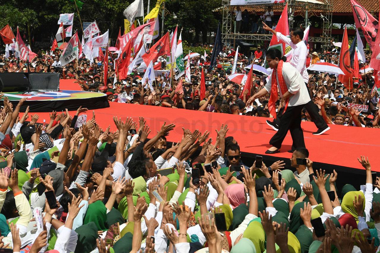 Didampingi Istri, Jokowi...