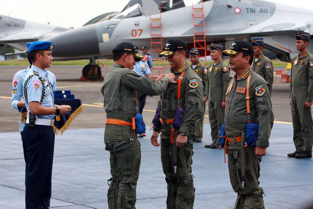 TNI AU Berikan Wing...