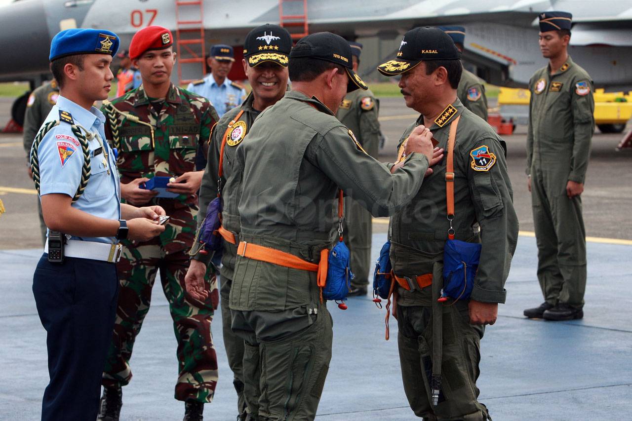 TNI AU Berikan Wing...
