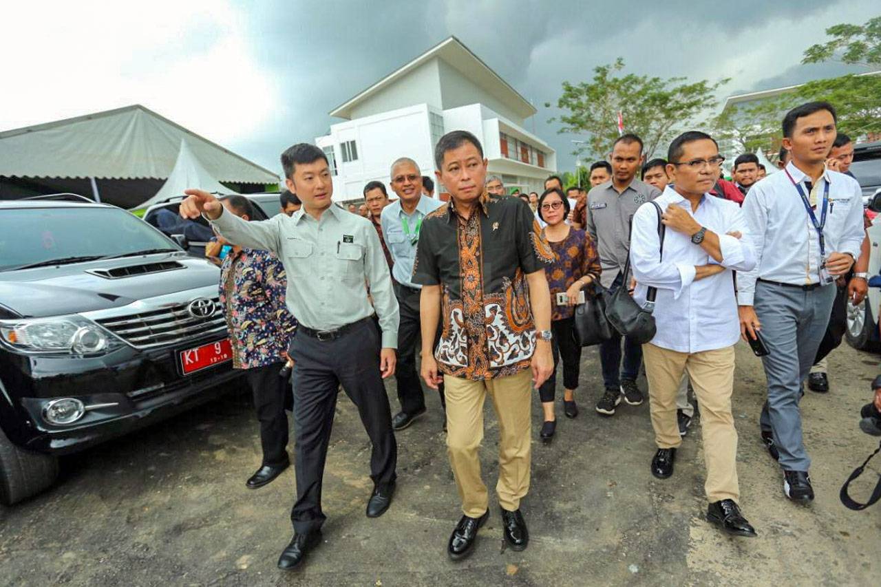 Menteri ESDM Resmikan...