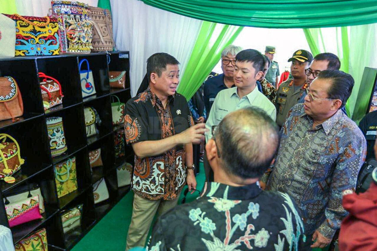 Menteri ESDM Resmikan...