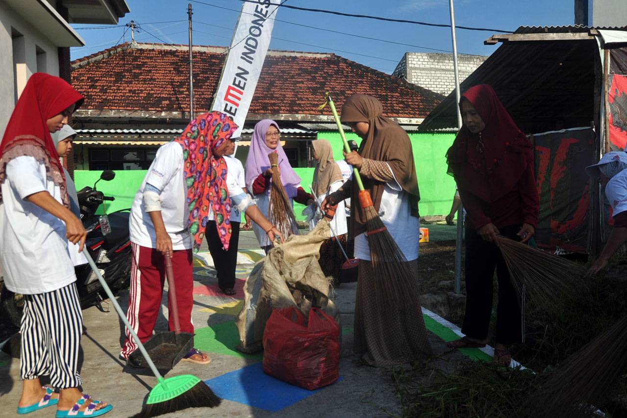 Semen Indonesia Bersih-Bersih...