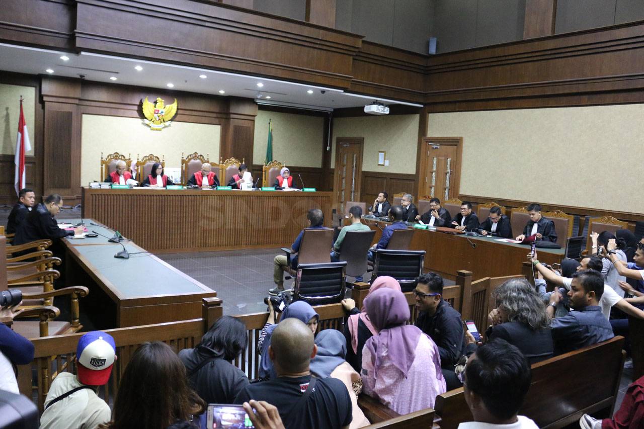 Gubernur Aceh Irwandi...