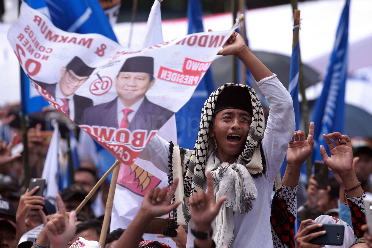 Ribuan Orang Hadiri...