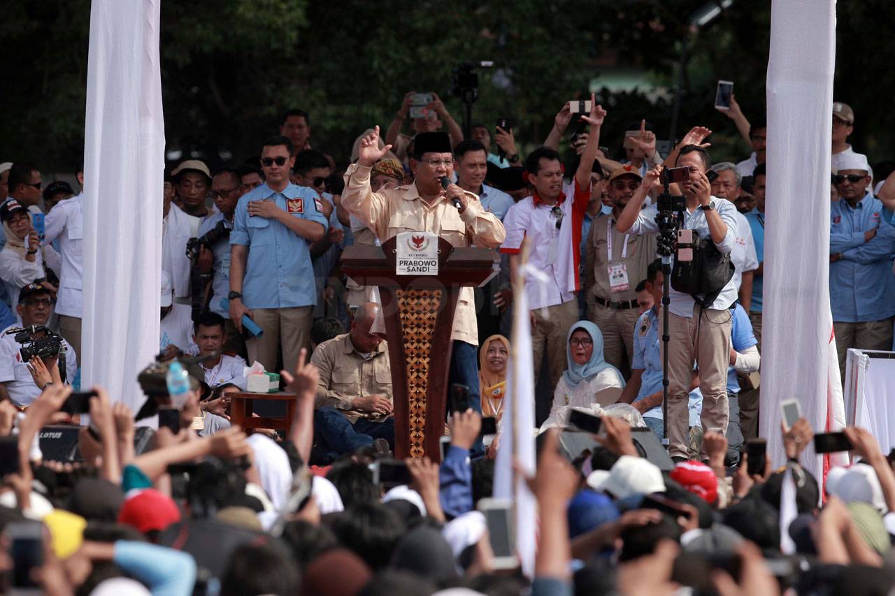 Ribuan Orang Hadiri...