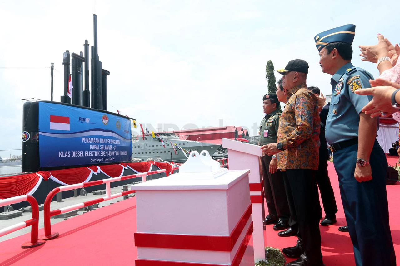 Menhan Luncurkan Kapal...