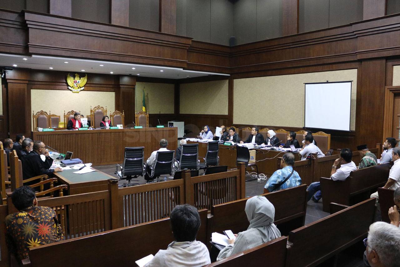 Dua Mantan Komisaris...