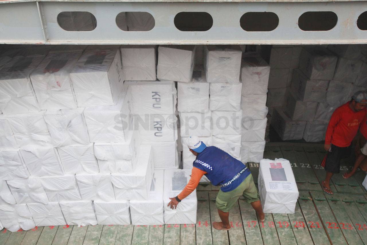 KPU Sumenep Distribusikan...