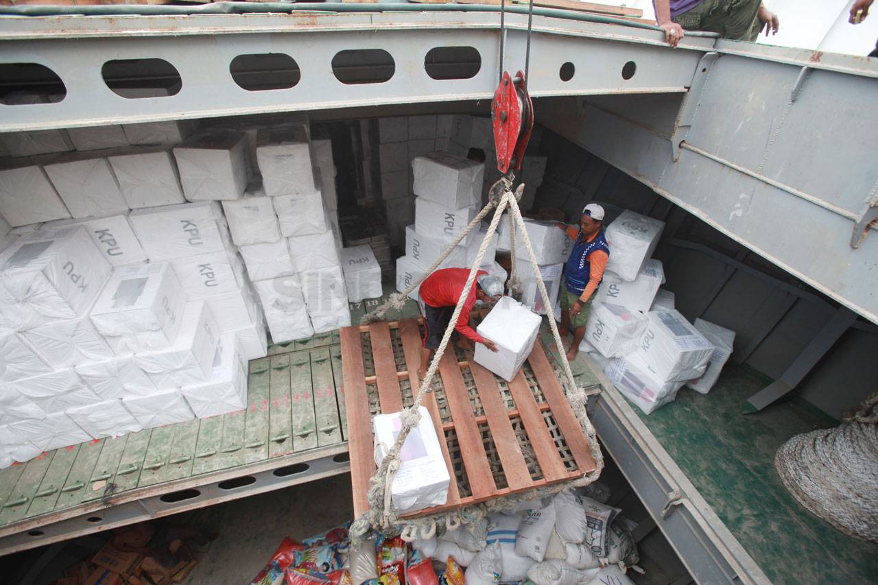KPU Sumenep Distribusikan...